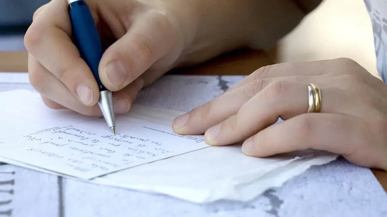 Lęk przed długimi słowami? Poznaj hipopotomonstroseskwipedaliofobię!